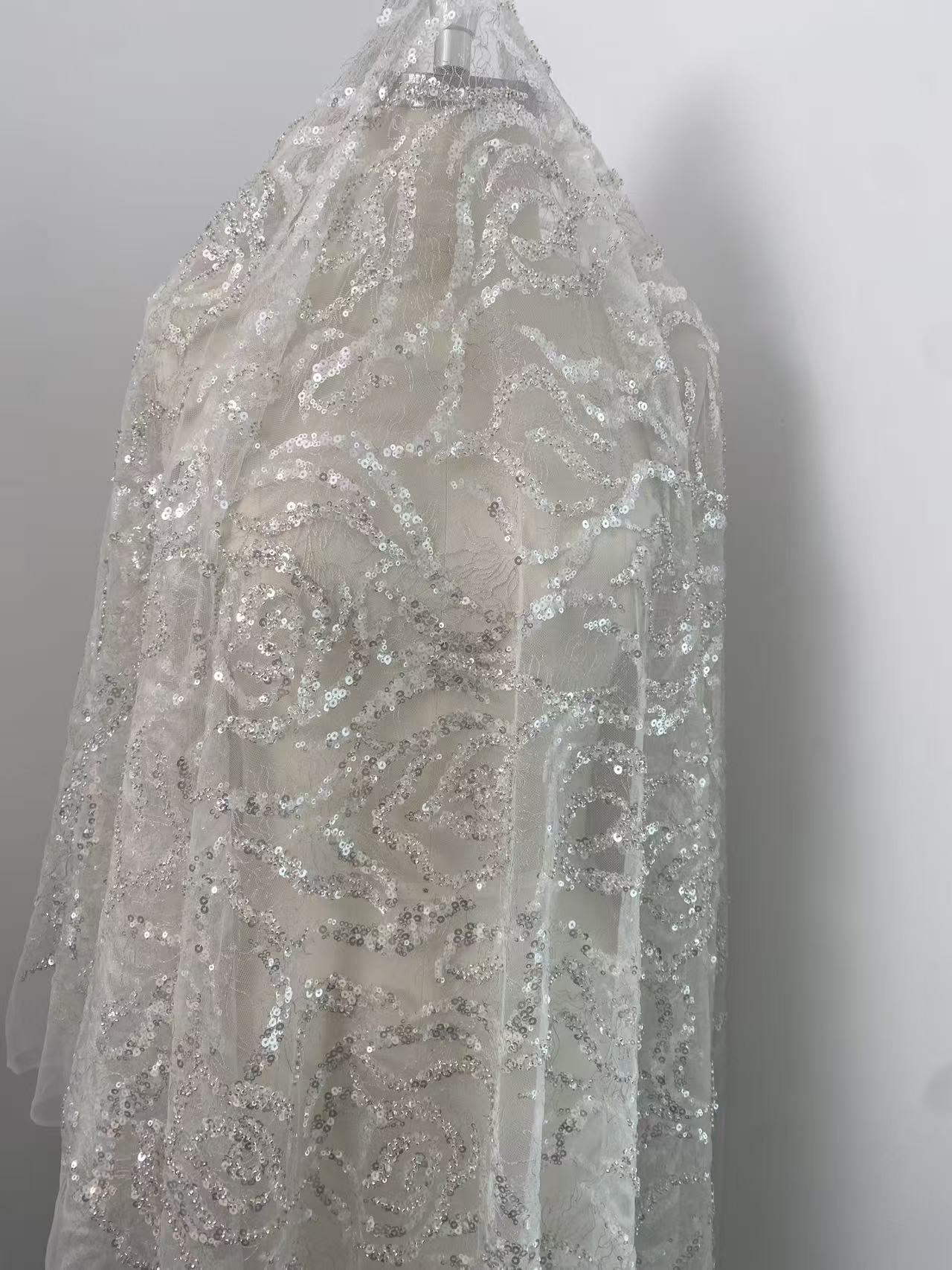 Heavy Bead Lace Fabric, Silver - Embroidery Rose 评论和价格